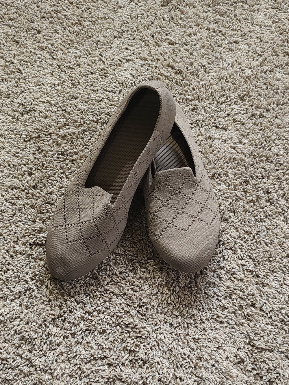 Women’s Slip-On Knit Flats in Taupe